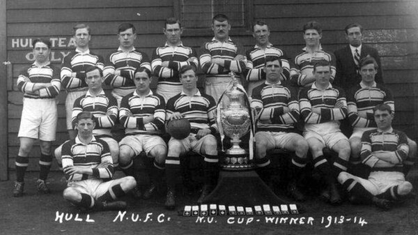 Hull team of 1914 with the Challenge Cup won that season