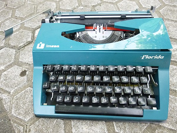 Spanish typewriter (QWERTY keyboard) with dead keys for acute, circumflex, diaeresis and grave accents. Ñ/ñ is present as a precomposed character only