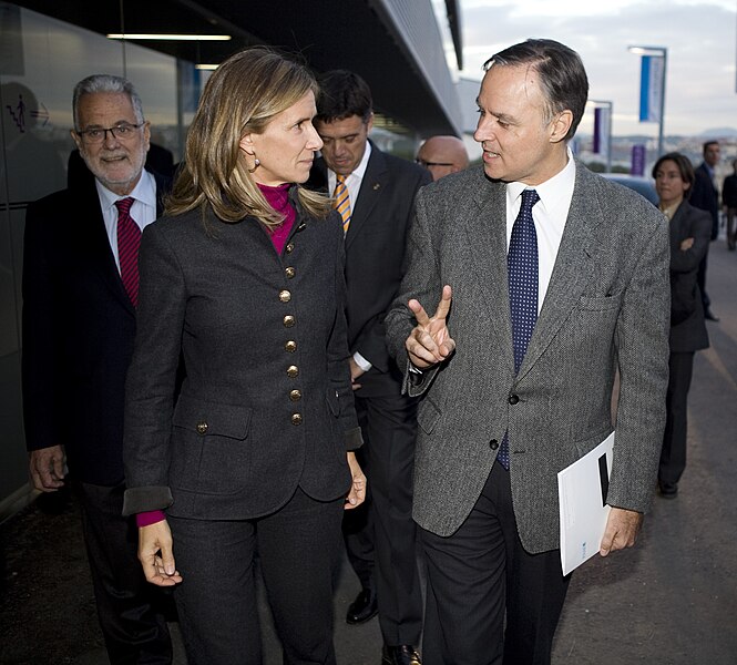 File:Inauguración ESADE CREAPOLIS Garmendia y Losada.jpg