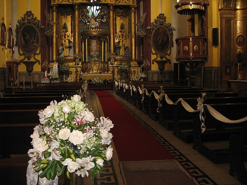 File:Interior de la Iglesia del Sagrario de Lima.jpg