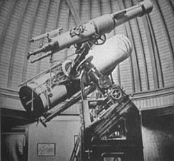 Telescoapele de 7 "și 20" ale observatorului Isaac Roberts.