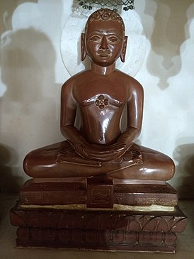 Jain statues in Anwa, Rajasthan 32.jpg