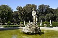 Les jardins de la villa Borghèse présentent un grand nombre de sculptures.