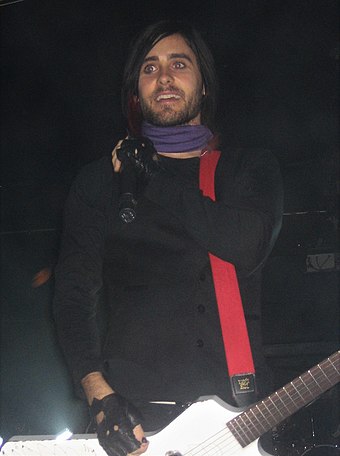 Leto performing in Charlotte, North Carolina in December 2006