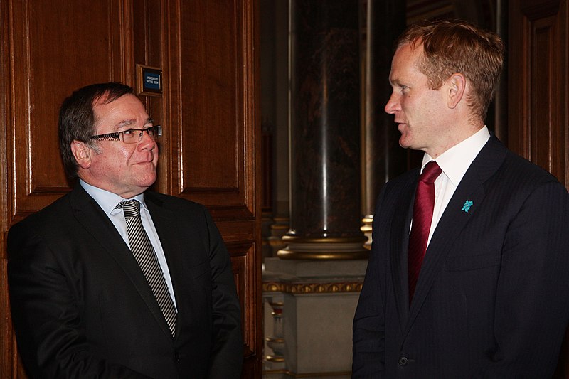 File:Jeremy Browne with New Zealand Minister of Foreign Affairs (7724353978).jpg