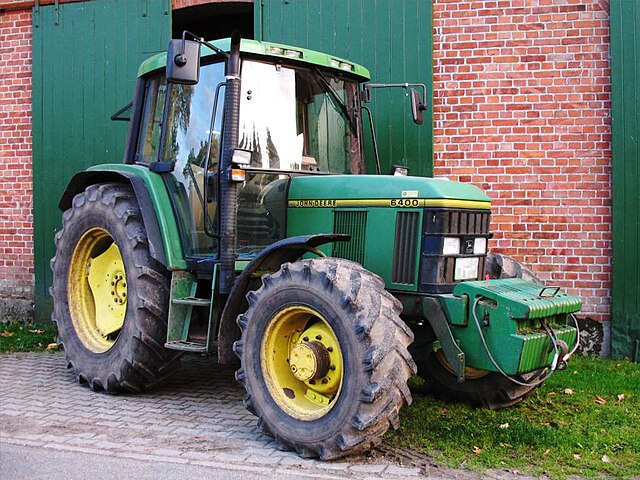 File:John Deere 6400.jpg - Wikimedia Commons