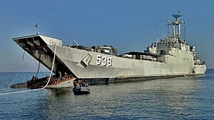 KRI Teluk Hading (538).jpg