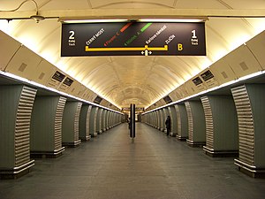 Karlovo náměstí, stanice metra, střední staniční tunel.jpg