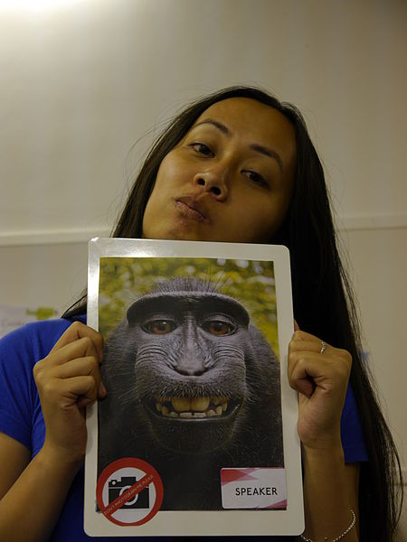File:Katie Chan with the monkey selfie at Wikimania 2014 01.jpg