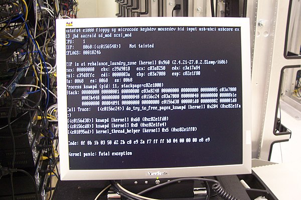 Fatal internal. Kernel Panic. Паника ядра Mac os. Kernel Panic линукс. Kernel Panic Мем.