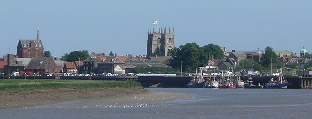 King's Lynn, known for both King's Lynn Minster and a statue to George Vancouver. The town is the administrative centre and largest settlement in the 