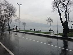 Una vista dalla riva del Bosforo a Kireçburnu.