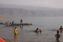 Plage de Toktogul, sur le lac de retenue.