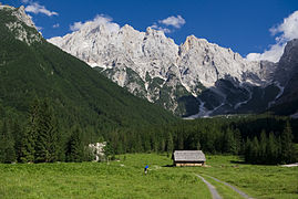 Paisaje alpino en el valle de Krnica.