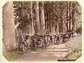 4 Kago, Travelling Chair, Hakone Road – eine Reisegruppe bei einer Rast auf dem Weg nach Hakone