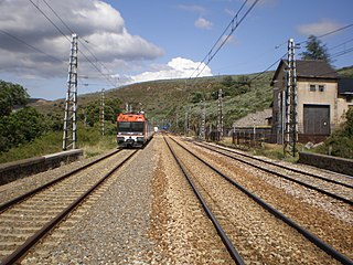 Español: Una unidad eléctrica múltiple de la serie 470 de Renfe Operadora en la estación de La Granja (La Granja de San Vicente).