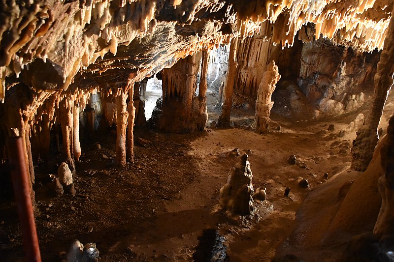 File:La Pietà. Grotta delle Meraviglie.jpg