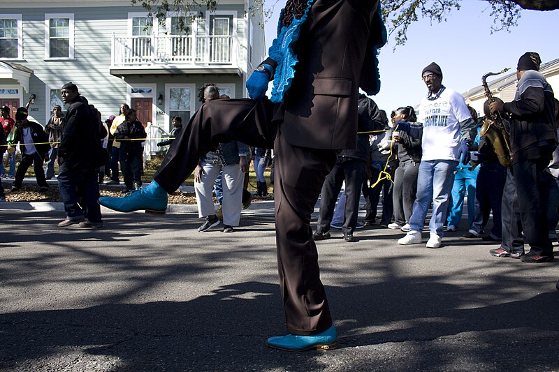 File:Ladies & Men of Unity Secondline Stooges Brass Band Steppin.jpg