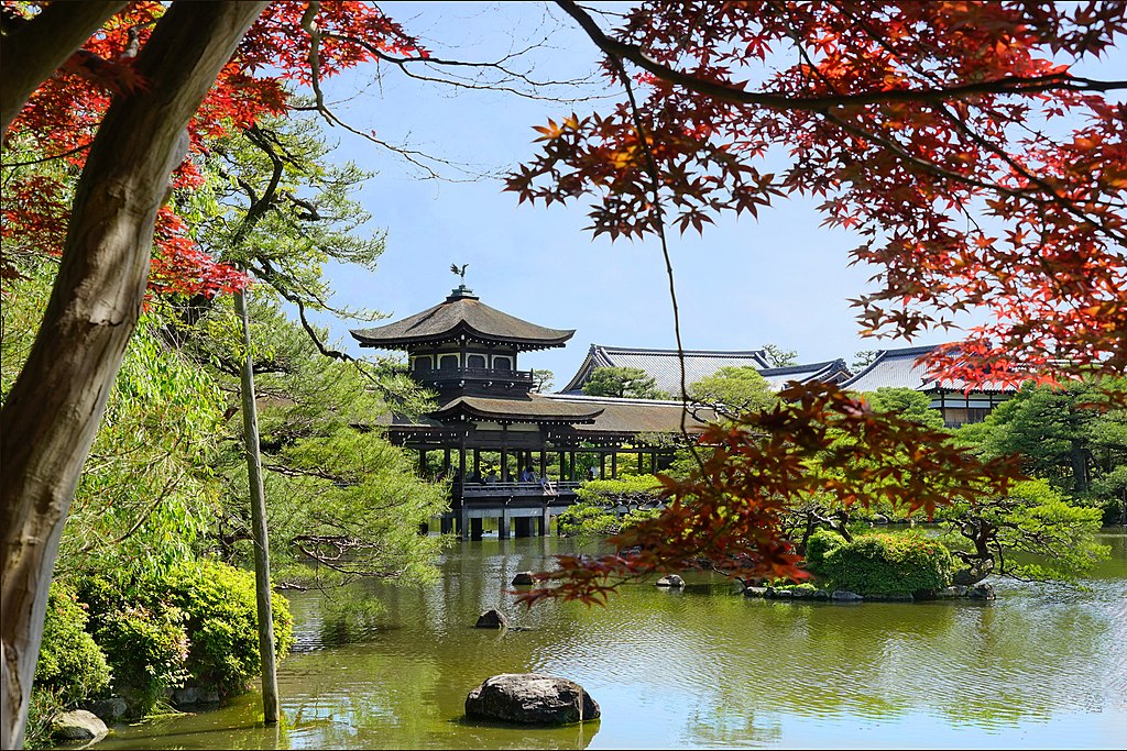 Le lac du sanctuaire shinto Heian-Jingu (Kyoto, Japon) (28183380067)