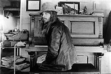 Leon Russell pictured in 1970, the year he became a solo recording artist Leon Russell 1970.JPG