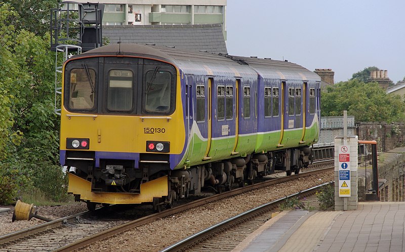 File:Leytonstone High Road railway station MMB 04A 150130.jpg