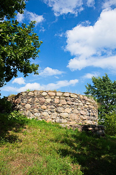 File:Liškiava Castle.jpg