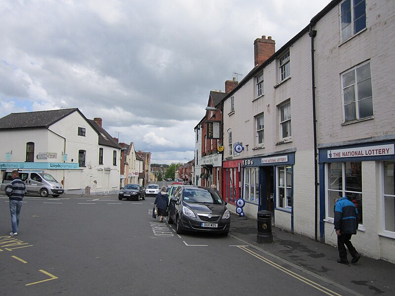 File:Looking towards junction of Upper & Lower Galderford Street, Ludlow - IMG 0157.JPG