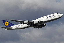 Un Boeing 747-8 Intercontinental de la Lufthansa, client de lancement, peu après son décollage.