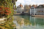 Vista del río Reuss en la parte antigua de la ciudad de Lucerna, Suiza