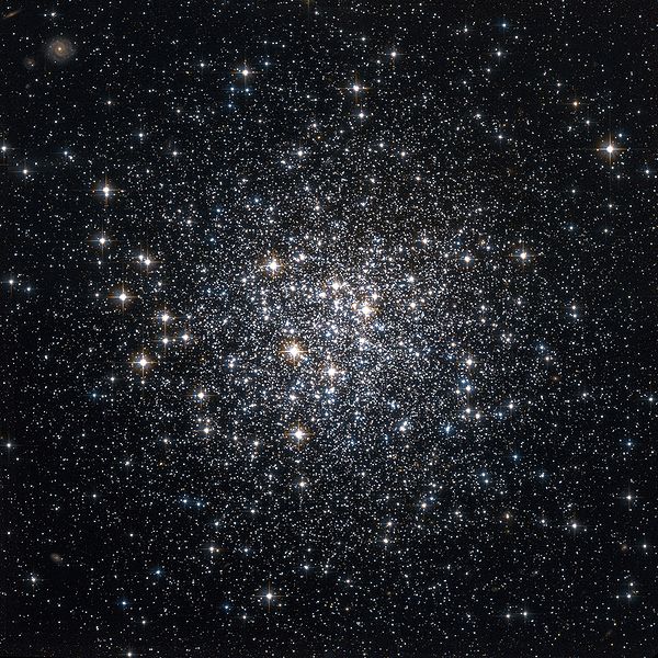 File:M72 Hubble WikiSky.jpg