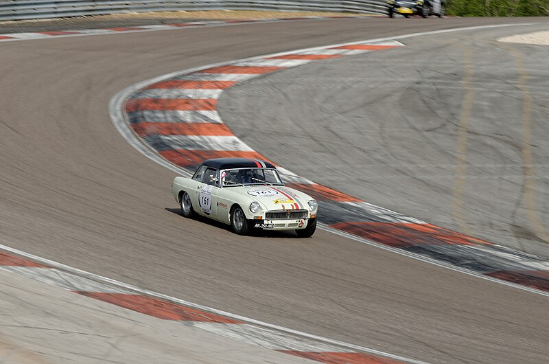 File:MG B Tour Auto 2014 Circuit de Dijon Prenois 02.jpg