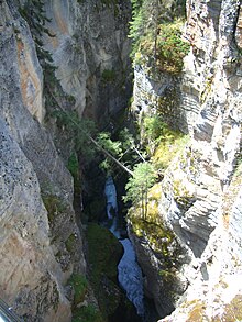 Maligne canyon z.JPG