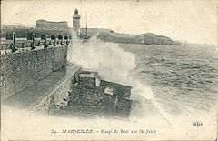 Marseille, coup de mer sur la jetée