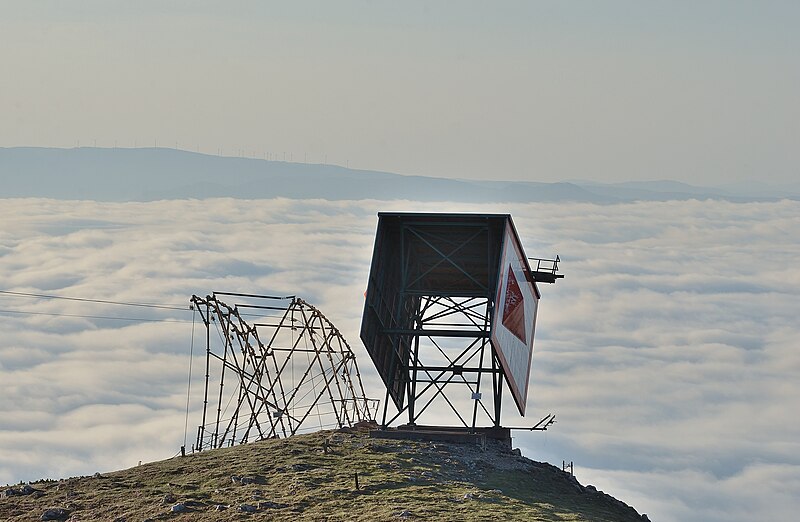 File:Material ropeway to Graf-Meran-Haus 02.jpg