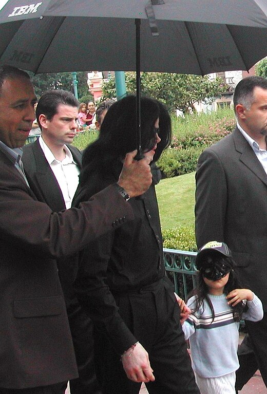Michael Jackson met zijn zoon Prince Michael II in Disneyland Parijs in 2006
