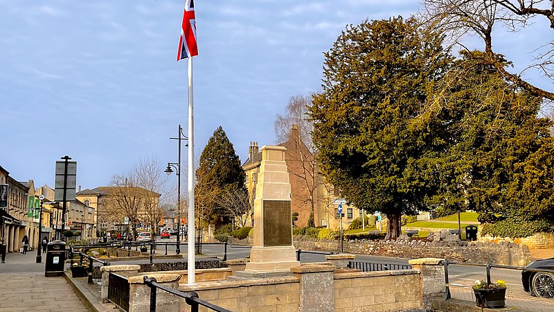 File:Midsomer Norton War Memorial.jpg