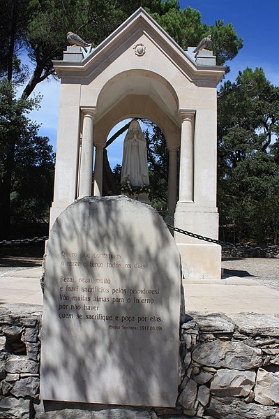 File:Monumento a Nossa Senhora - Cabeço dos Valinhos, Fátima - 17.jpg