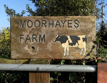 "Moorhayes Farm", house-sign, viewed in 2017 MoorhayesFarm Cullompton Devon HouseSign.PNG