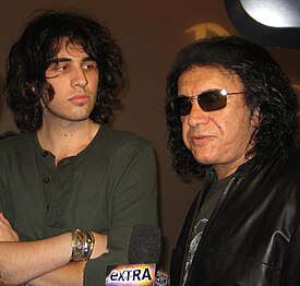 Nick Simmons Gene Simmons SD Hard Rock 2009.jpg