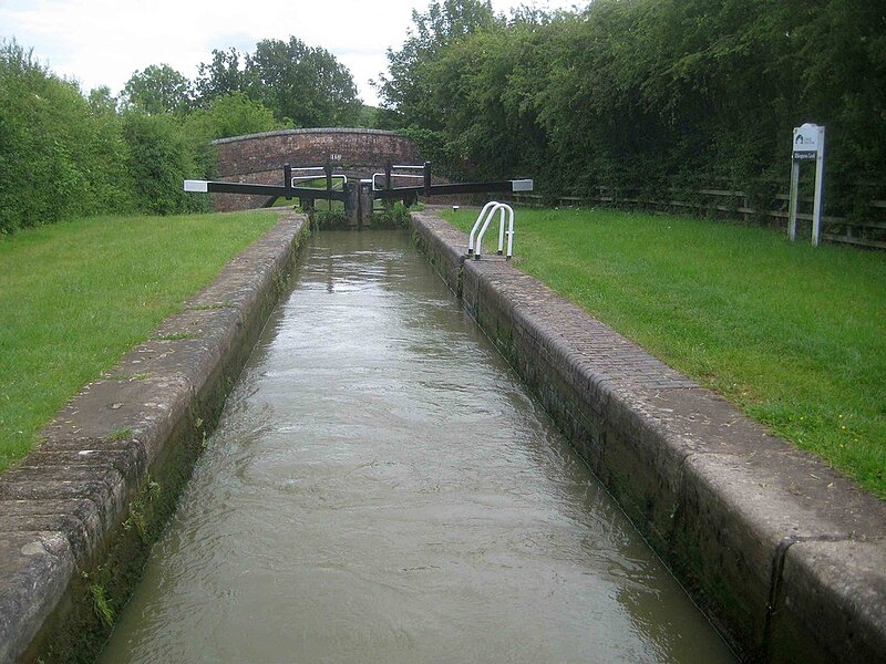 File:Oxford Canal, Elkington's Lock Number 22 - geograph.org.uk - 6187083.jpg