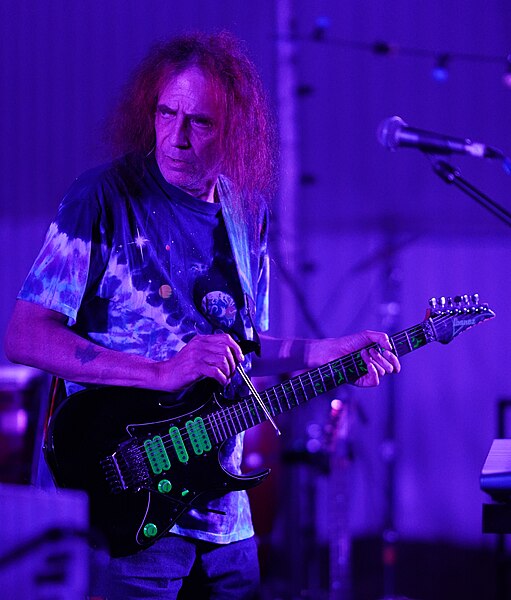 File:Ozric Tentacles at Lavenham, Suffolk, pop-up Theatre 10th August 2022 (52280851938).jpg