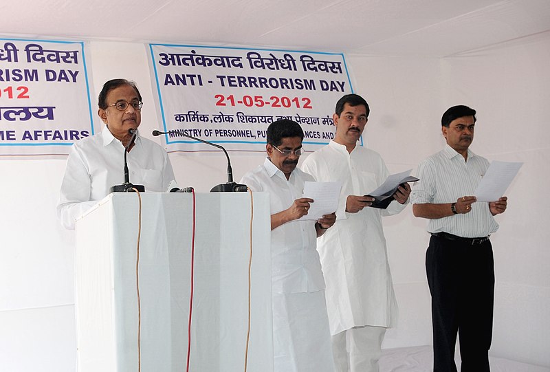 File:P. Chidambaram administering the oath to the officers and staff of the Ministry of Home Affairs on the occasion of Anti Terrorism Day, in New Delhi. The Ministers of State for Home Affairs.jpg