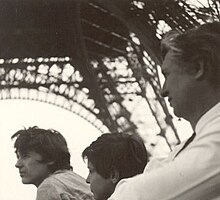 Prof. Arnošt Sádlík se svými syny Markem a Pavlem, Paříž 1973