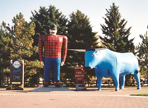 Statues of Paul Bunyan and Babe the Blue Ox