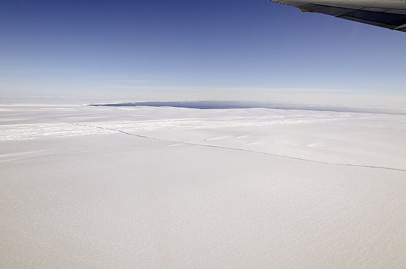 File:Pine Island Glacier -- Crack in the shelf.jpg