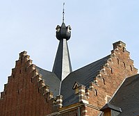 Poortgebouw uit 1531 met uivormige toren