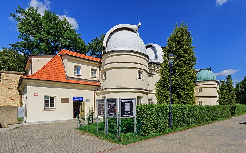 File:Prague 07-2016 Stefanik Observatory.jpg