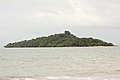 Vista de la isla cercana desde la orilla