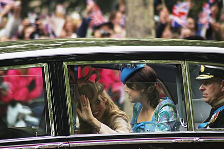 ไฟล์:Princesses Beatrice and Eugenie of York.jpg