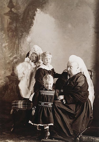 File:Queen Victoria with Prince Edward, Prince Albert and Princess Mary of York, Balmoral.jpg
